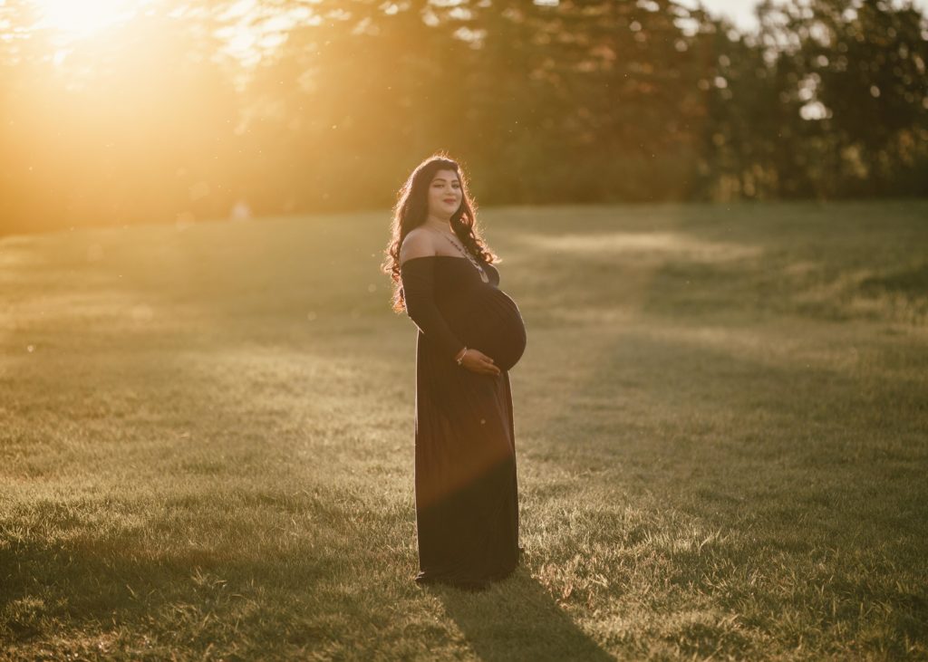 Pregnant Woman in a Blue dress - Calgary Maternity Photographer - Belliam Photos - Wendy Goetz