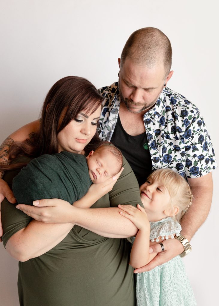 family photo of a newborn baby done by Belliam Photos