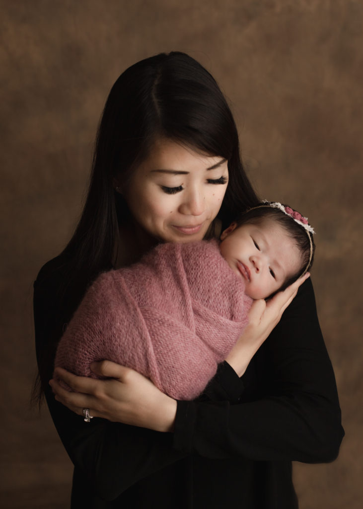 Calgary Pospartum Doulas can support breastfeending Mothers in the 4th trimester.
